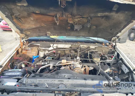 1997 GMC Suburban 2500 Sl z USA, uszkodzony, nr VIN 3GKGK26F7VG509851